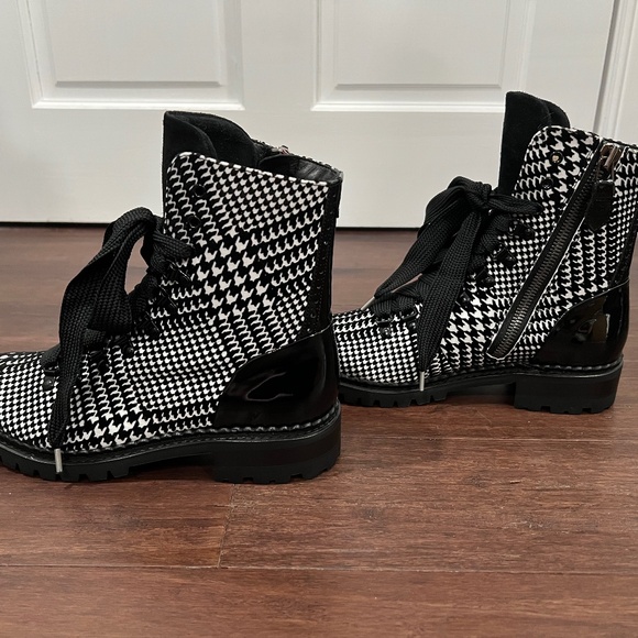 The Office of Angela Scott - Limited Edition - Mr.Carter in Glenn Plaid Sz 39.5 - Picture 10 of 11